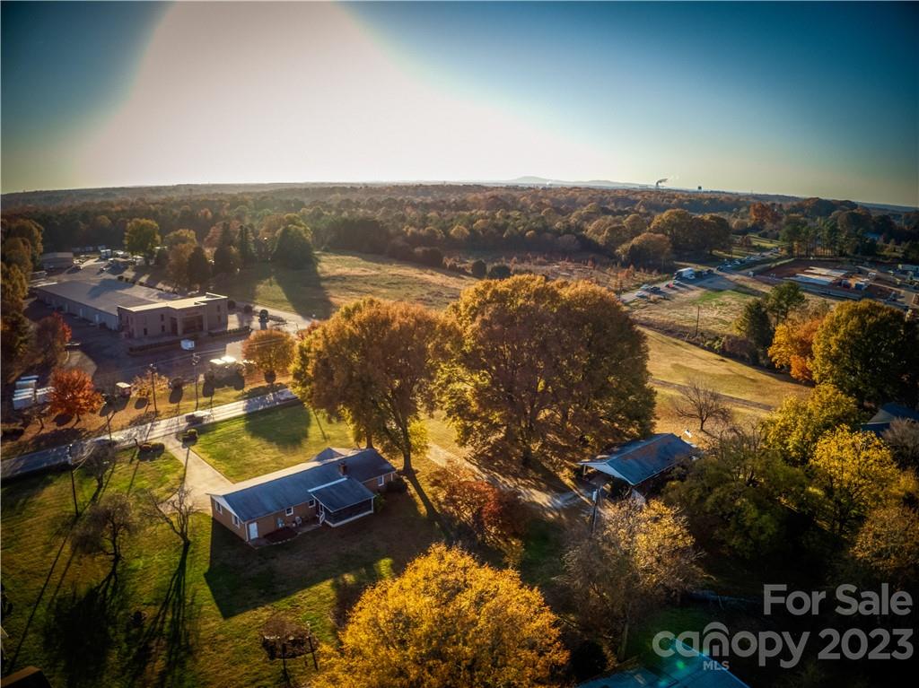 760 River Highway Property Photo 7