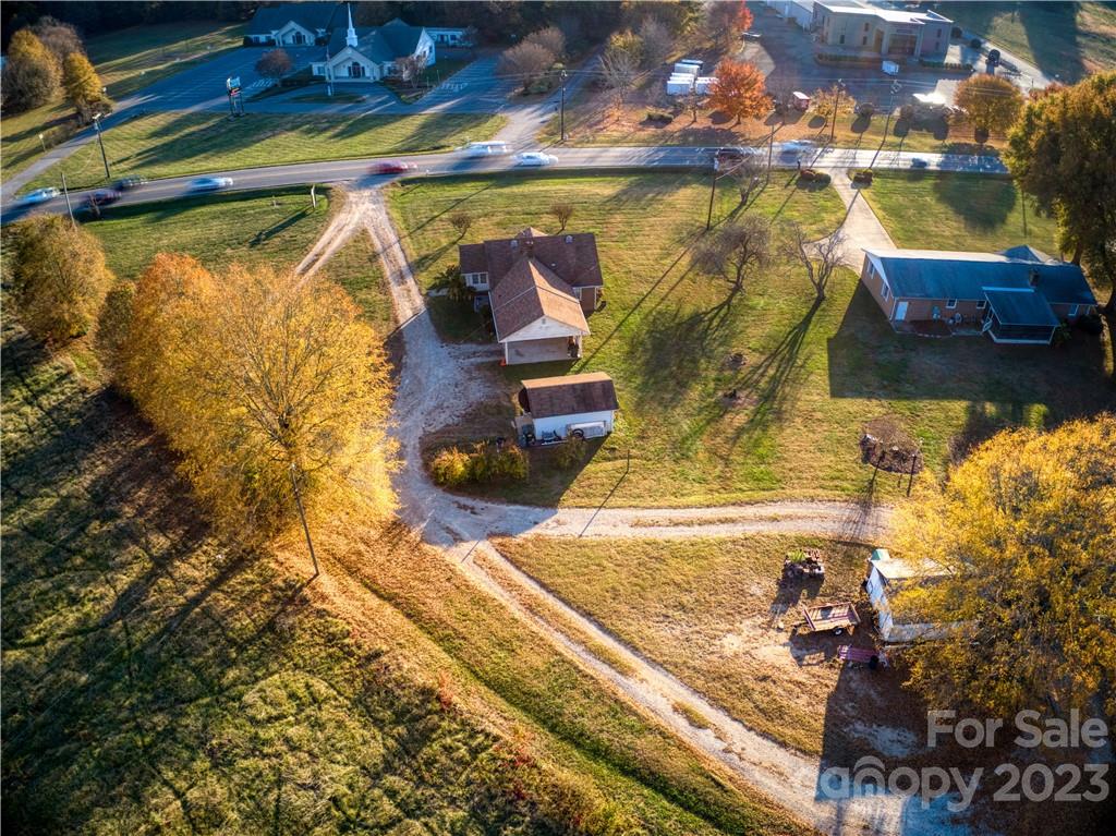 760 River Highway Property Photo 10