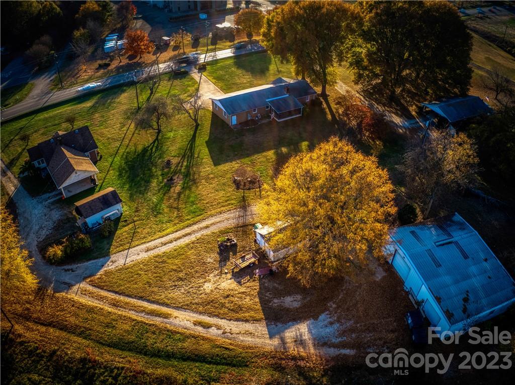 760 River Highway Property Photo 11