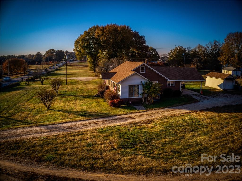 760 River Highway Property Photo 17