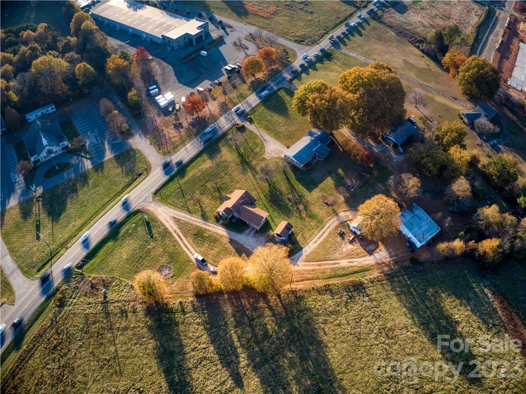 760 River Highway Property Photo 23