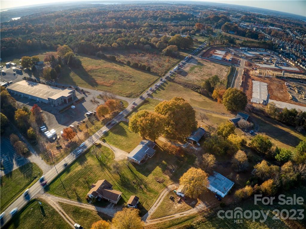760 River Highway Property Photo 24