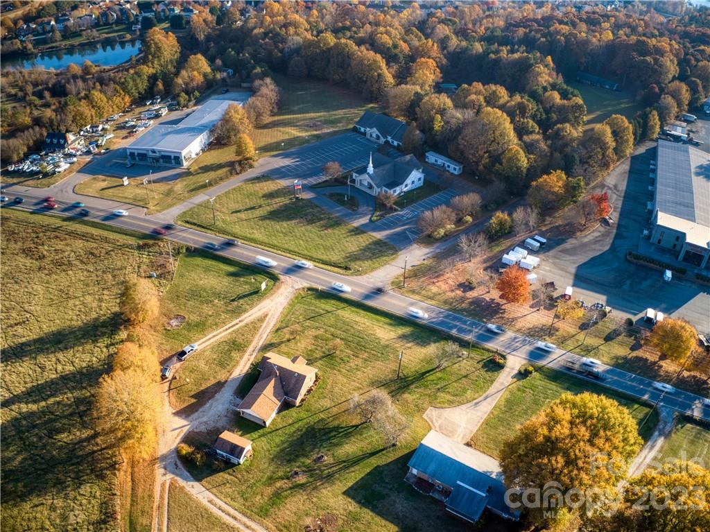 760 River Highway Property Photo 25