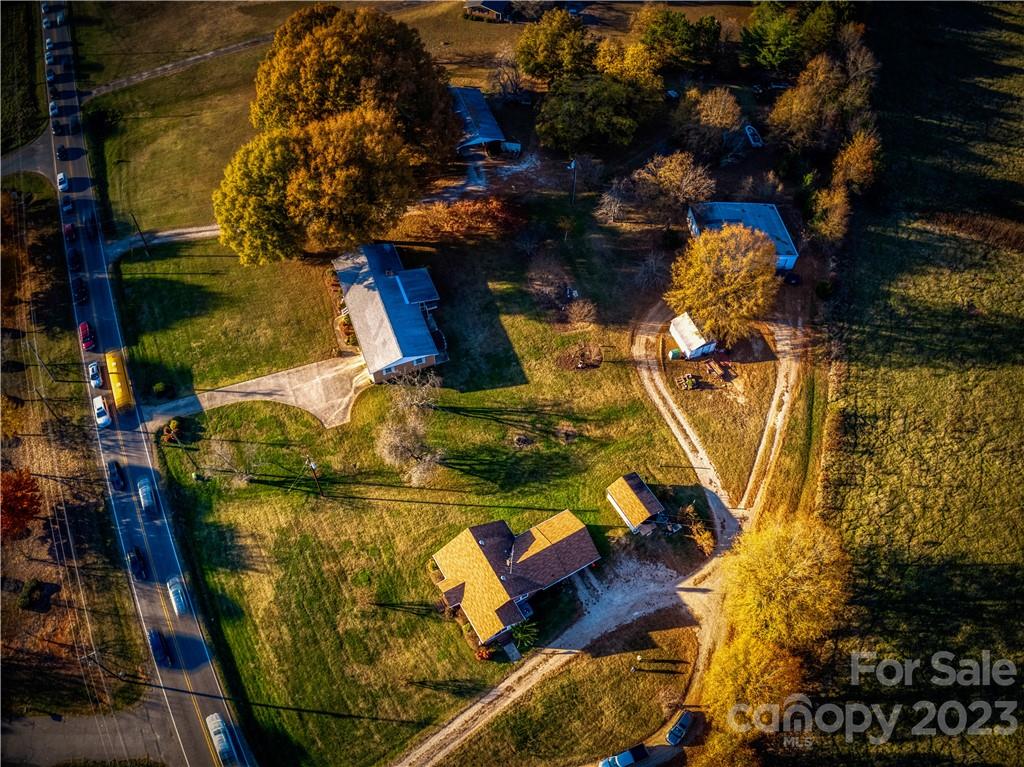 760 River Highway Property Photo 28