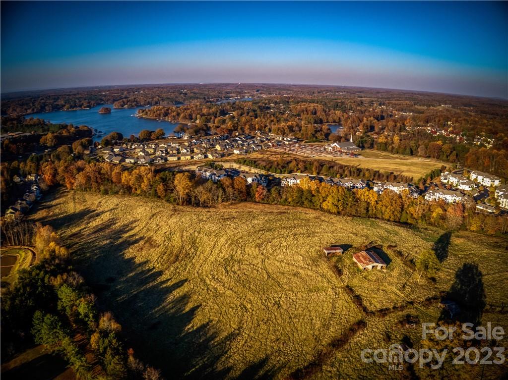 760 River Highway Property Photo 29