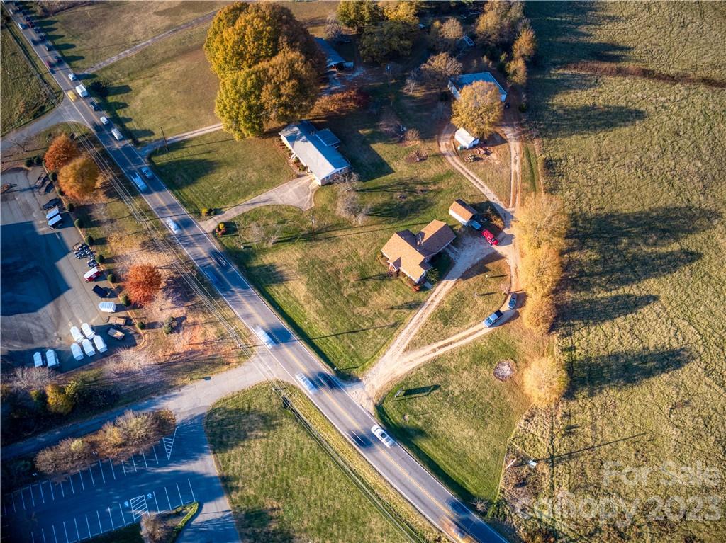 760 River Highway Property Photo 39