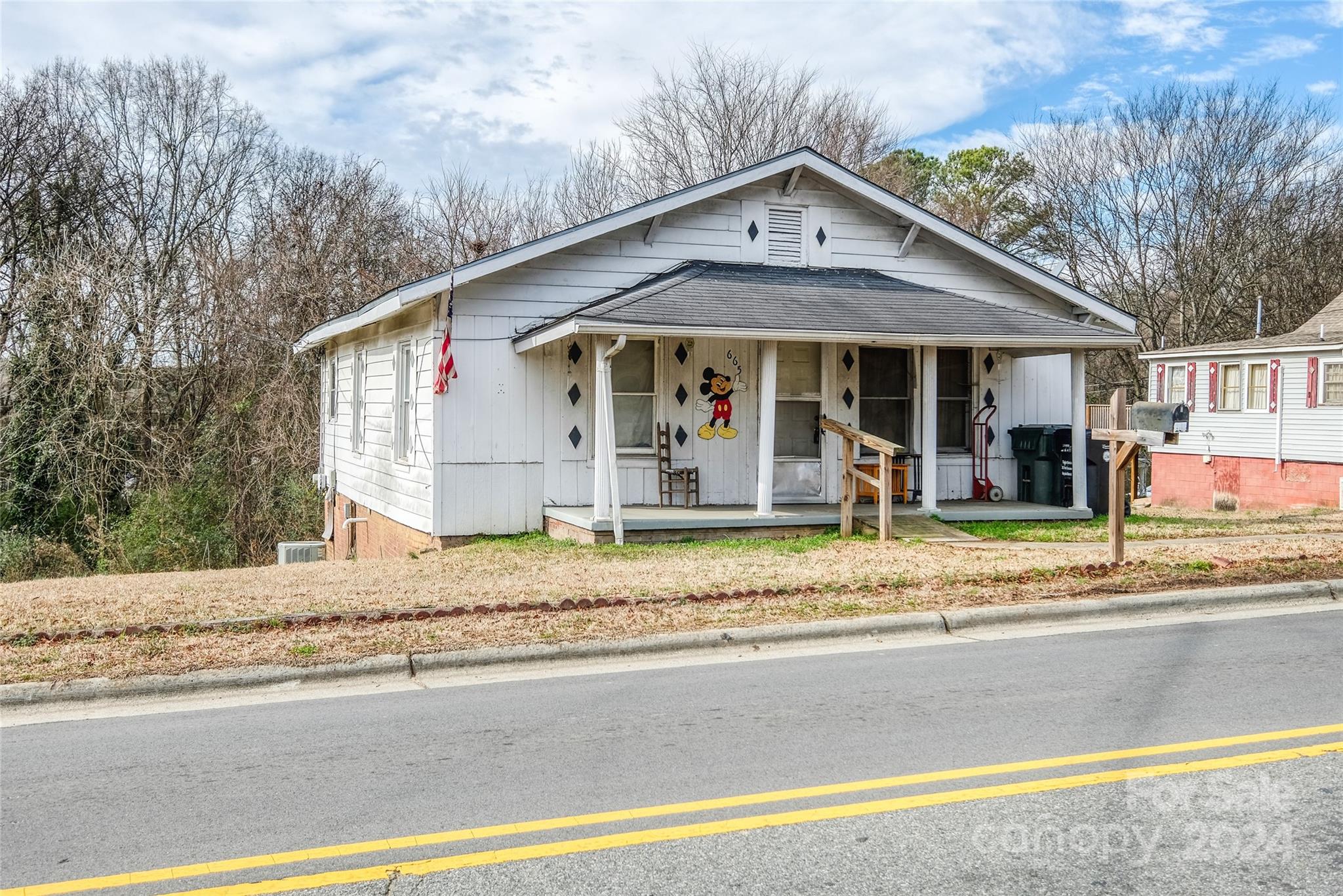 665 Central Drive Property Photo