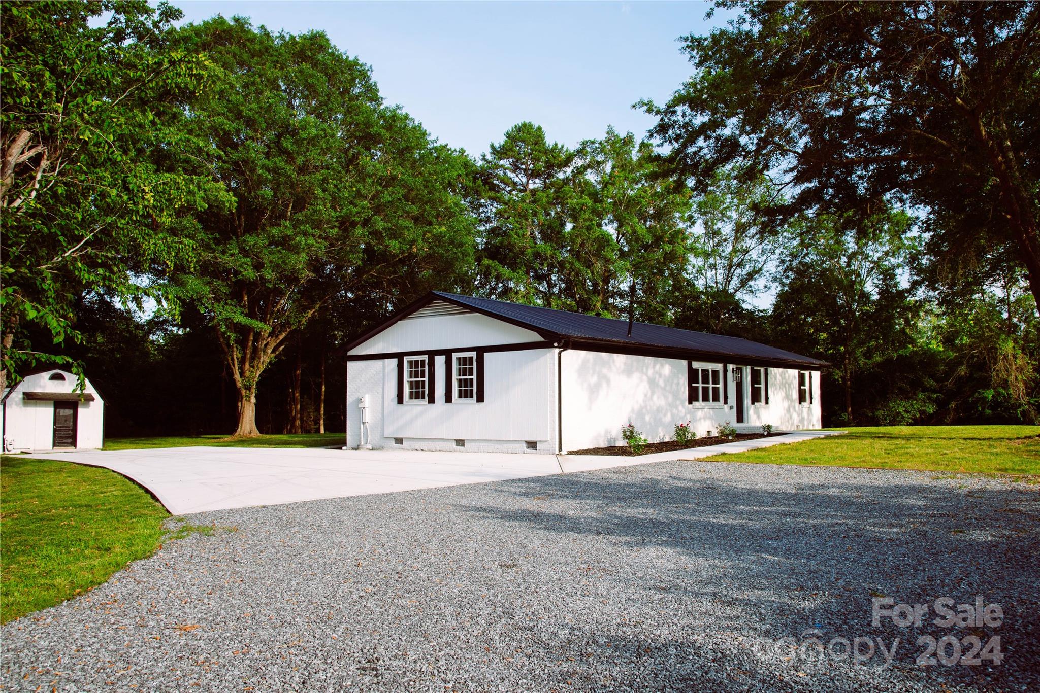 7562 Green Pond Road Property Photo 1