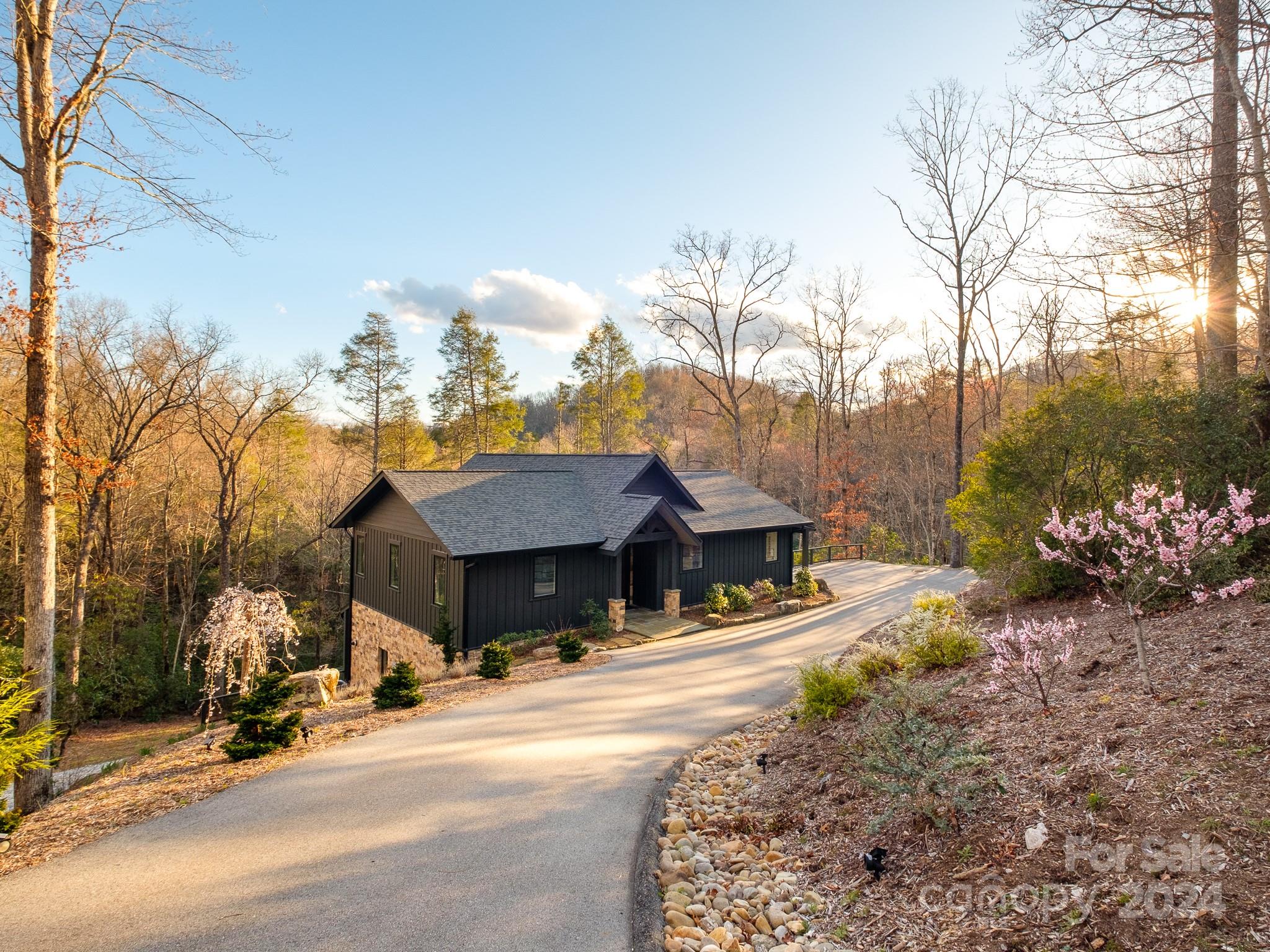 810 Green Hollow Lane Property Photo 1