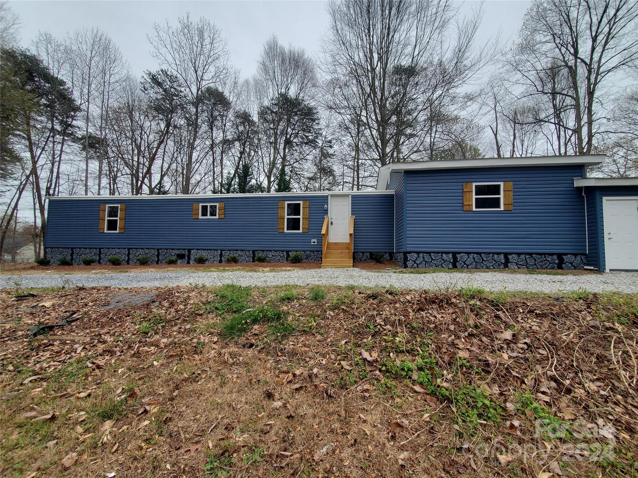 230 Ellen Street Property Photo 2