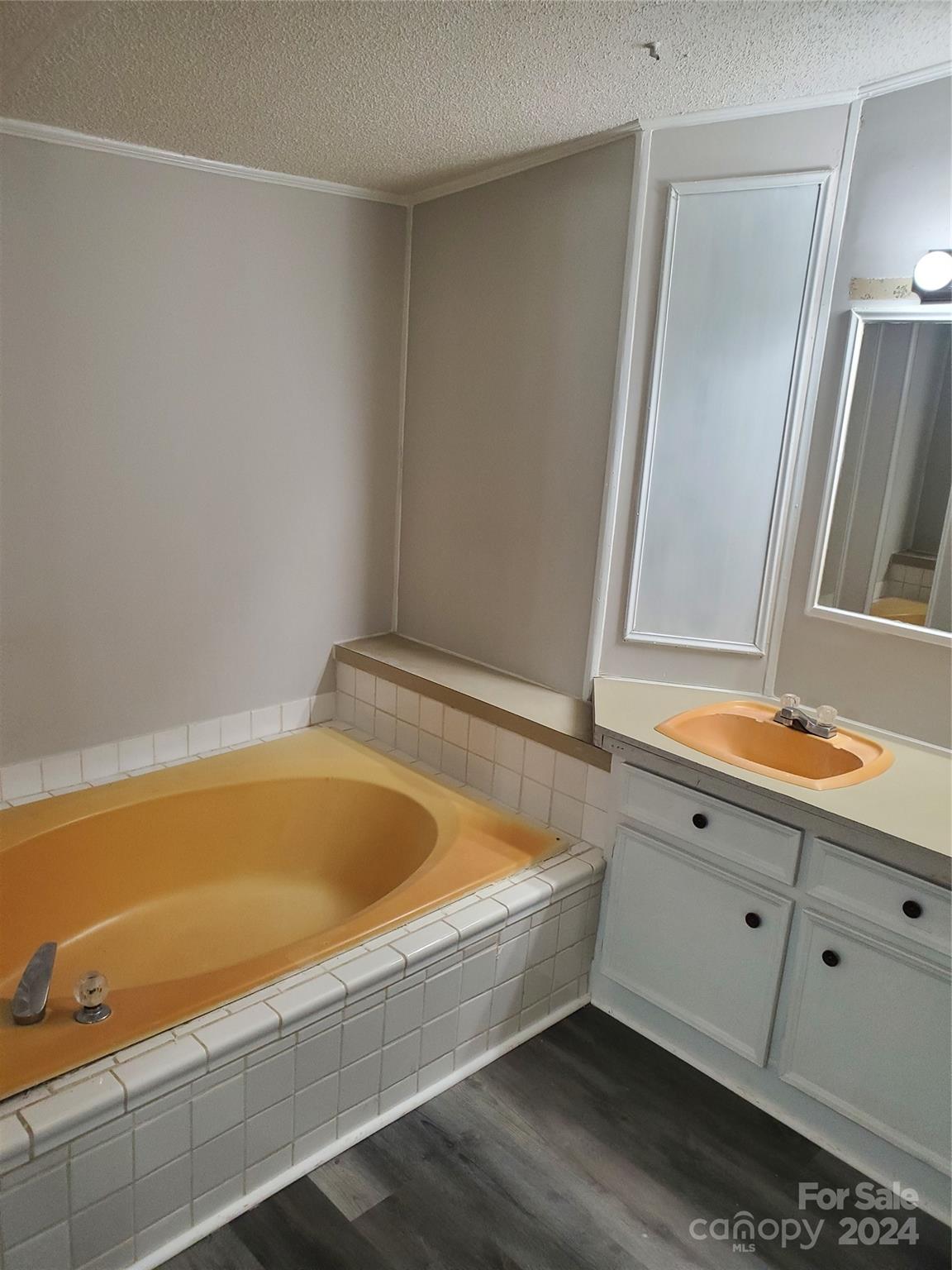 230 Ellen Street Property Photo 8