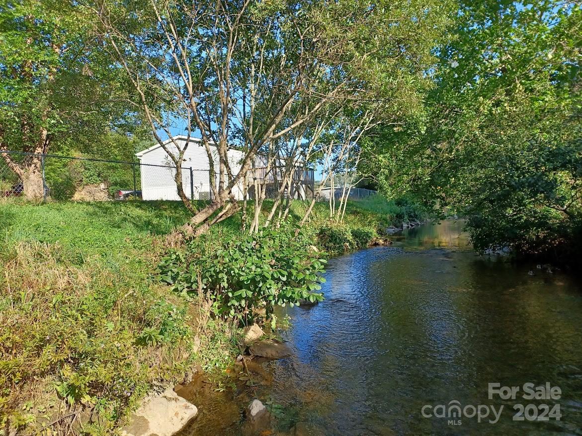 451 Old Toe River Road Property Photo 1