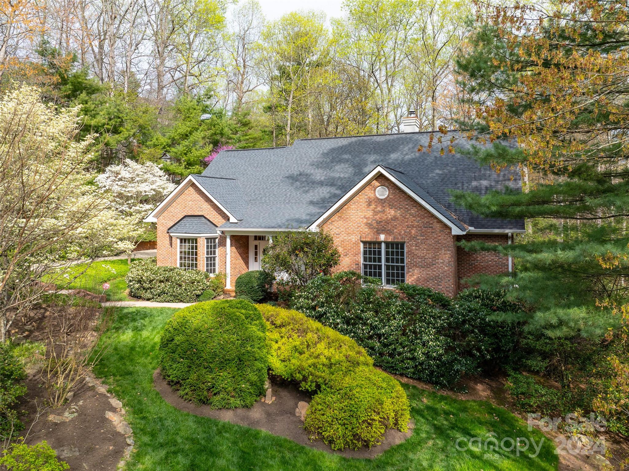 118 Braeside Circle Property Photo 1
