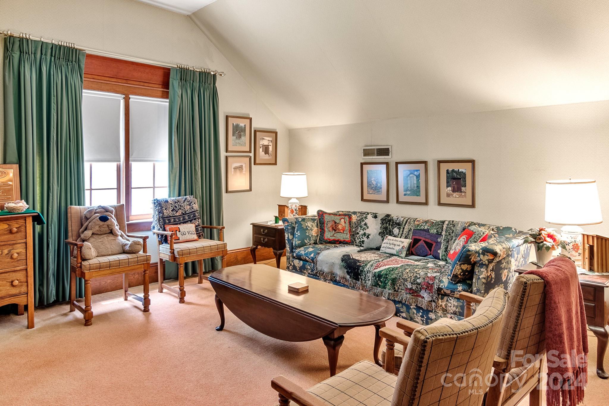 205 Vauxhall Drive Property Photo 45