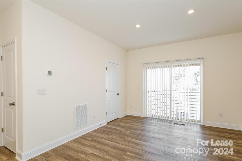 2107 S Mission Lane C5 Property Photo 9