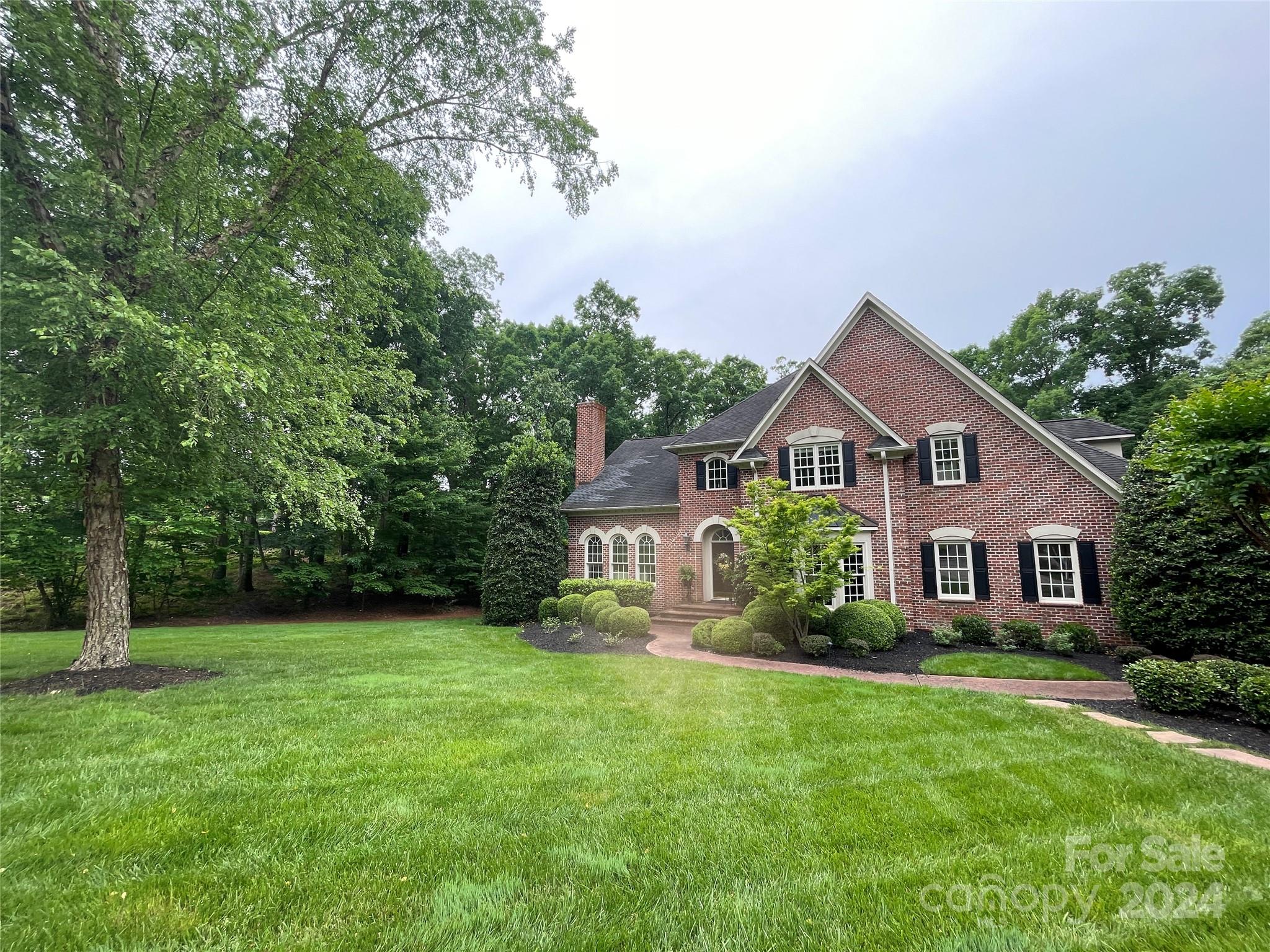 500 Muirfield Drive Property Photo 2