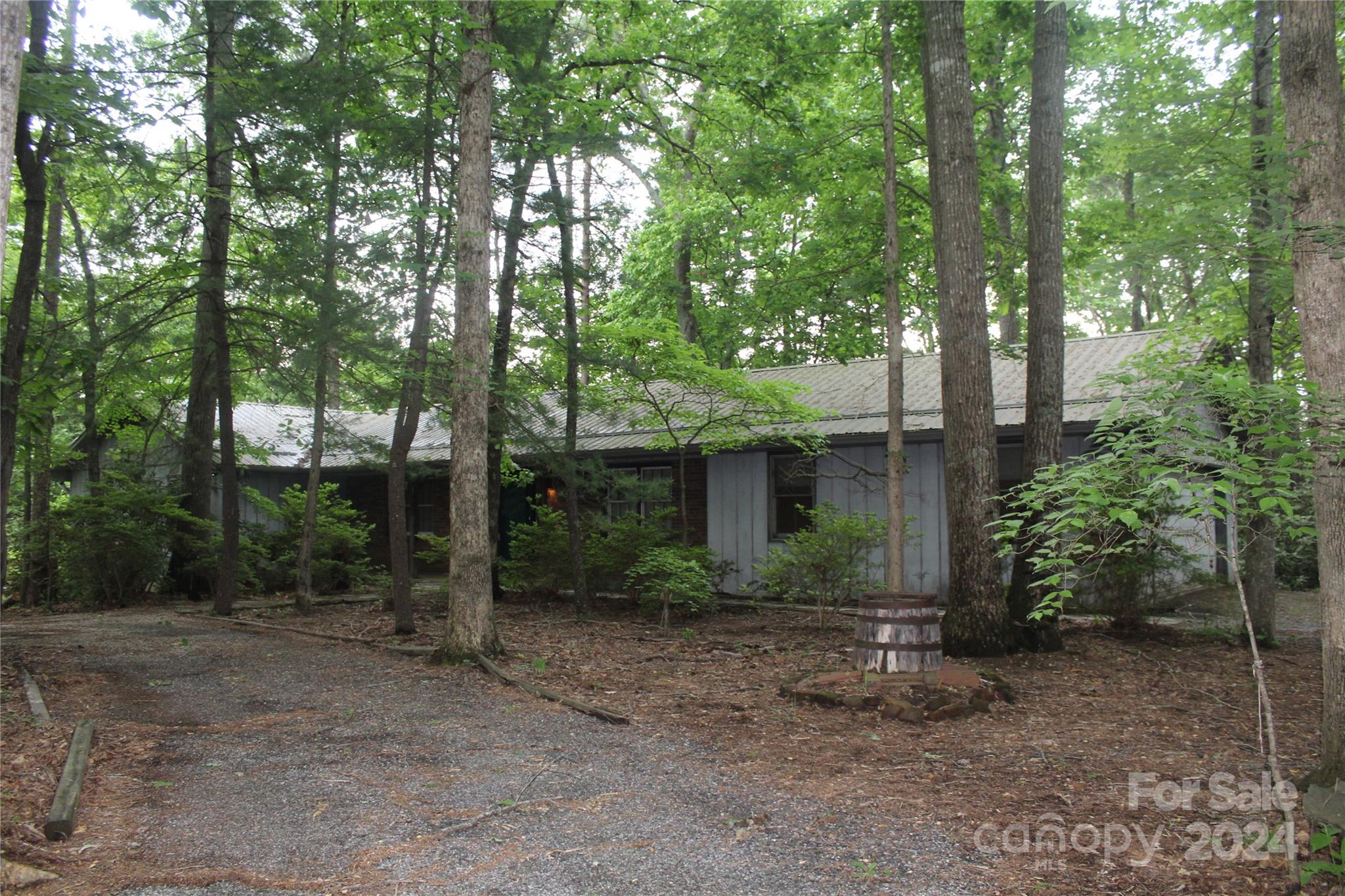 1665 Zion Road Property Photo 3