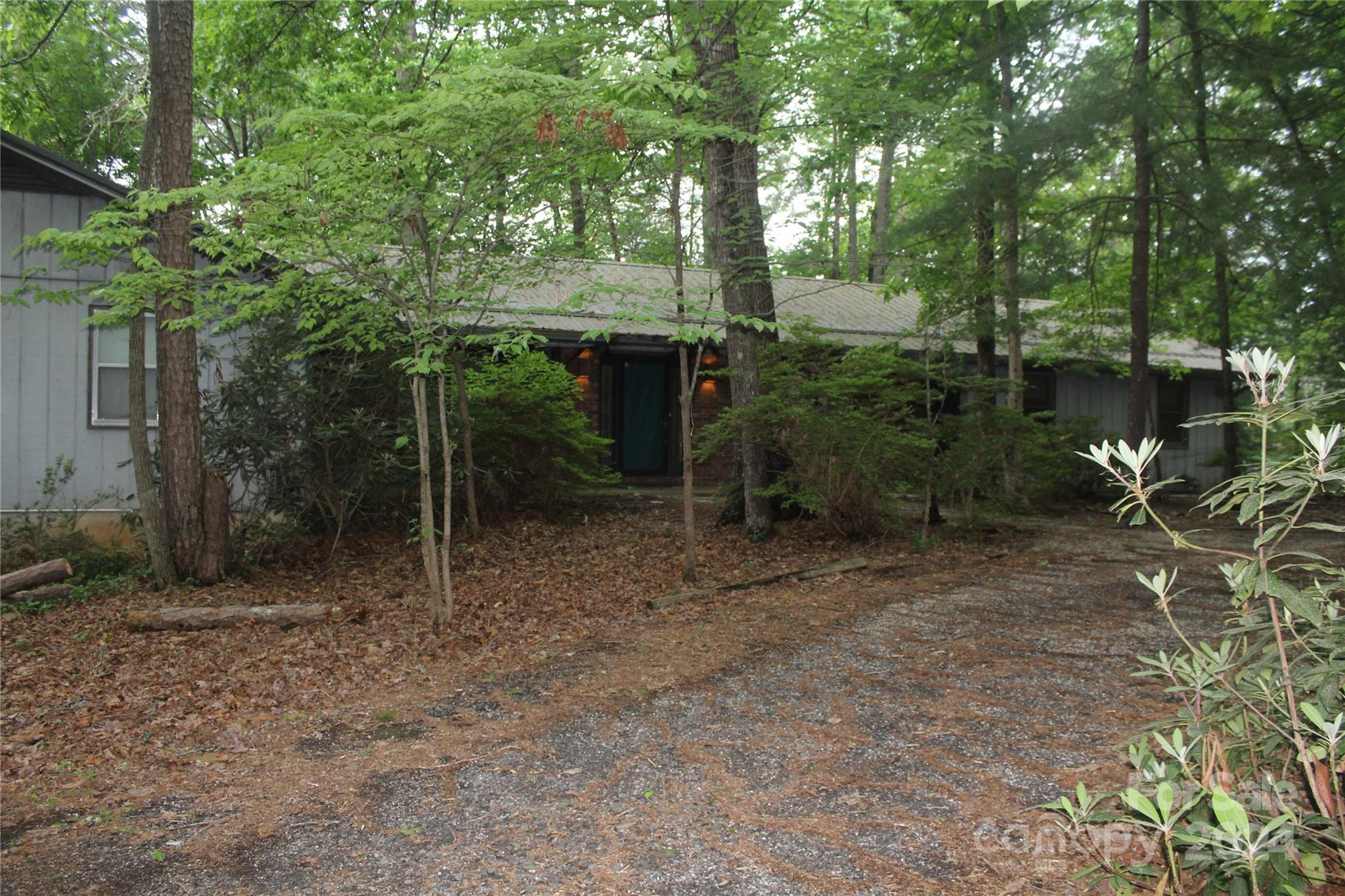 1665 Zion Road Property Photo 4