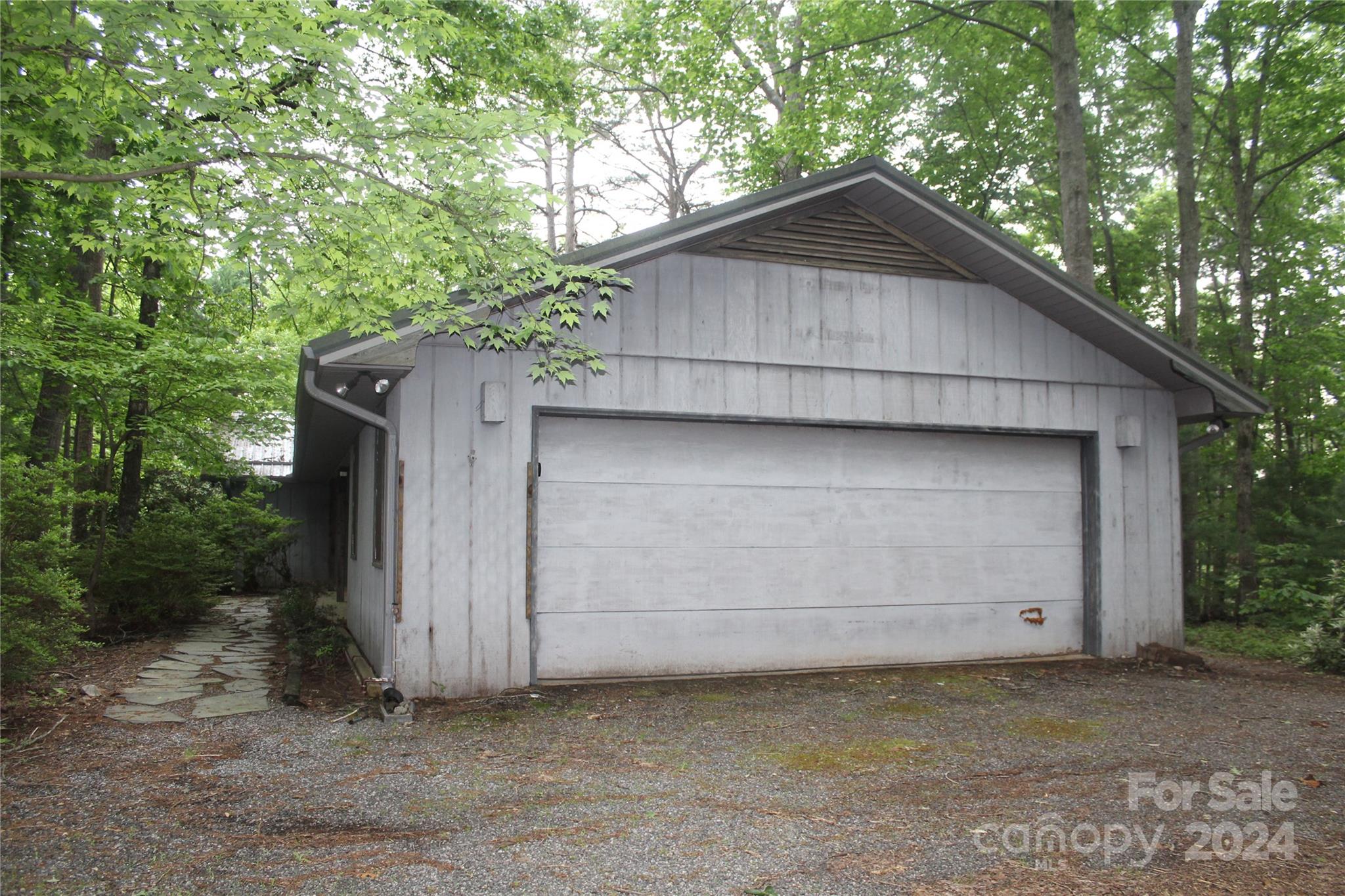 1665 Zion Road Property Photo 5