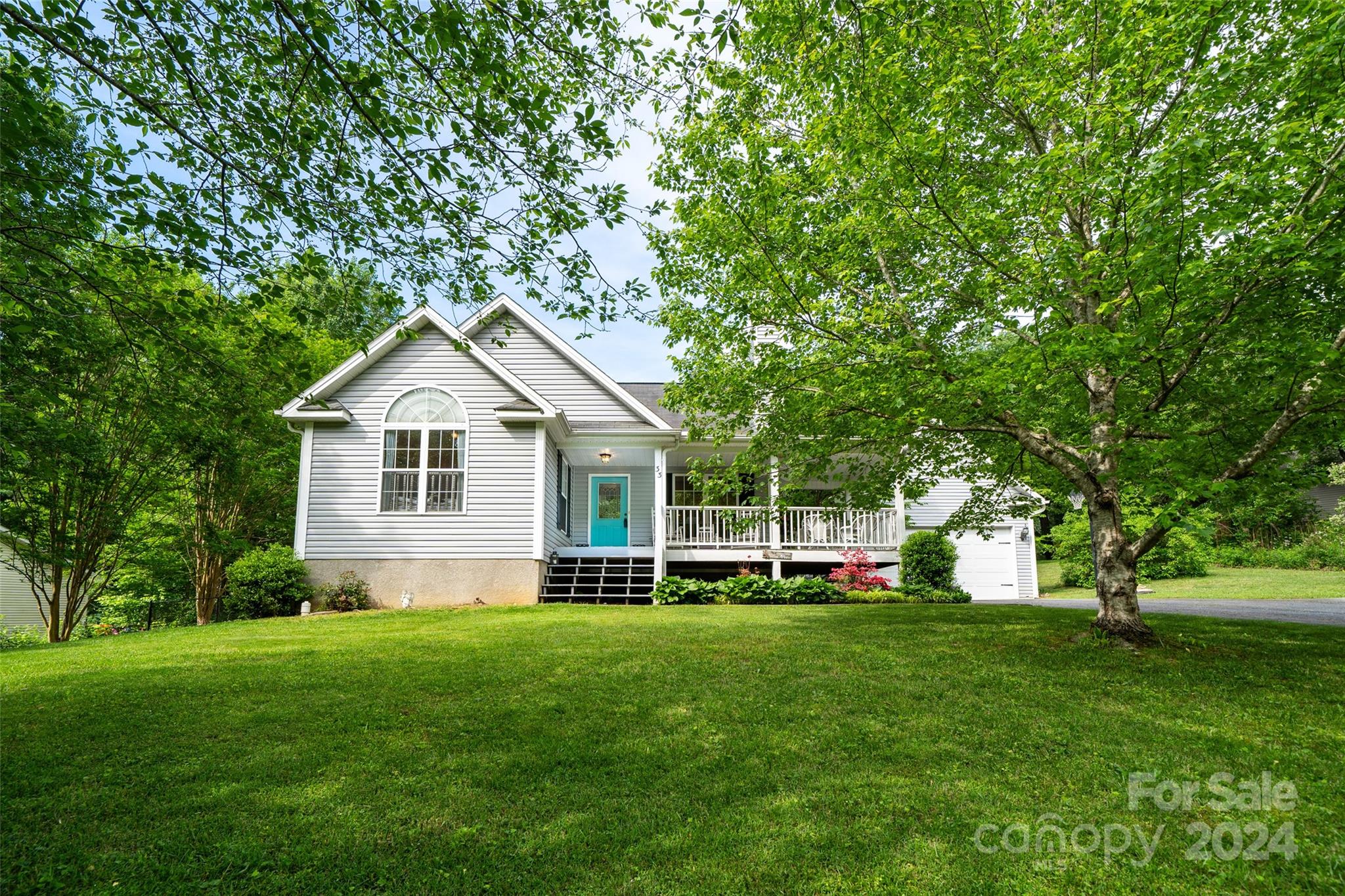 33 Poplar Creek Drive Property Photo 1