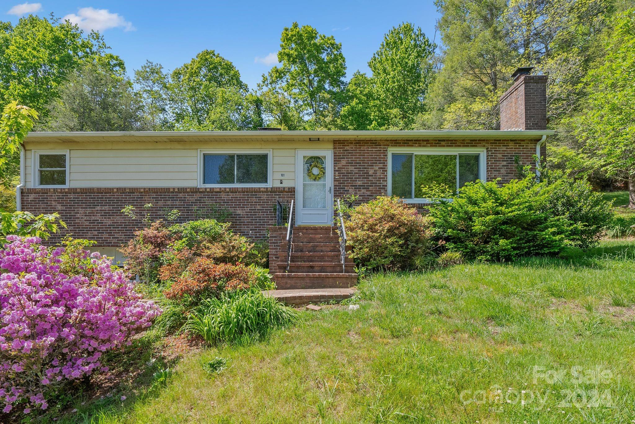 101 Azalea Avenue Property Photo 1
