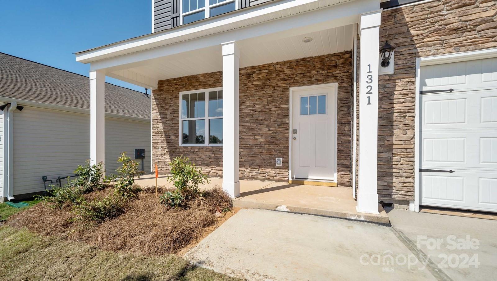 572 Country Oak Drive Property Photo 2