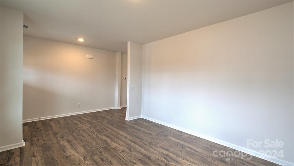 572 Country Oak Drive Property Photo 4