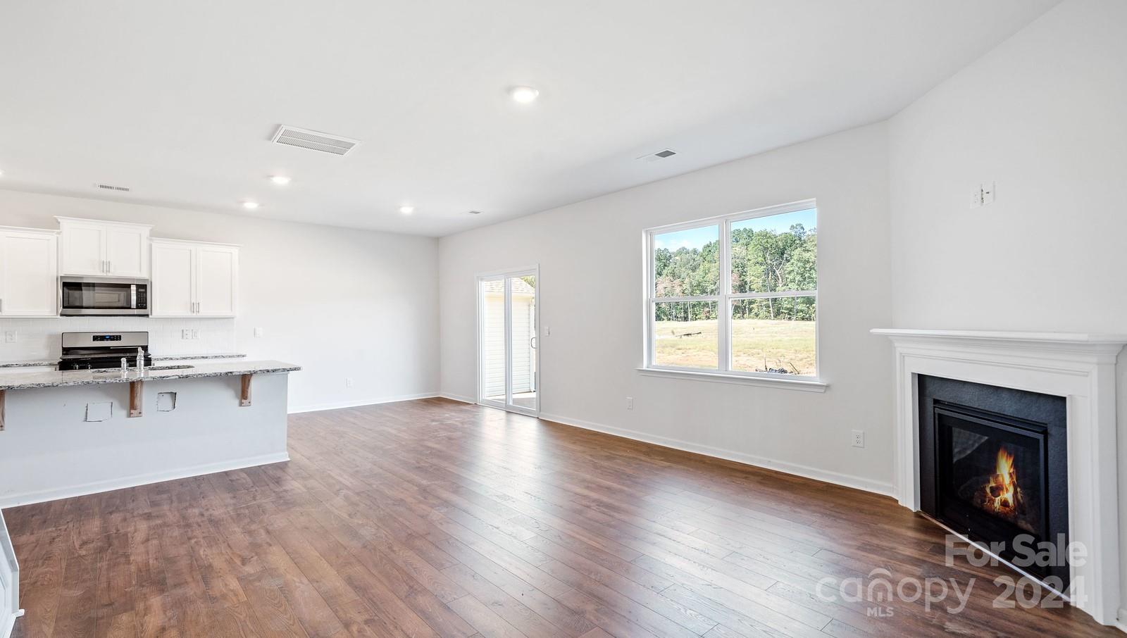 572 Country Oak Drive Property Photo 6