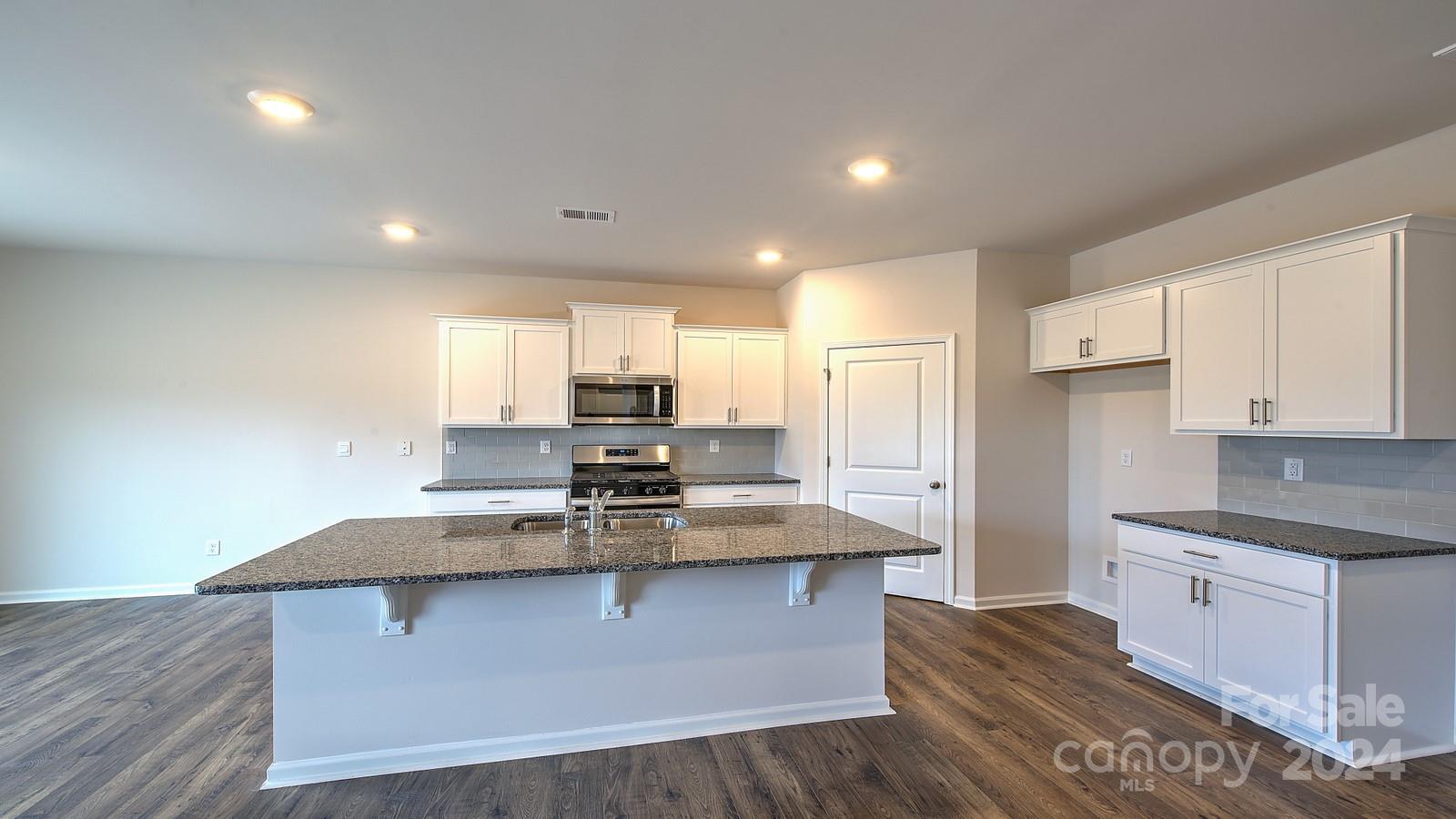 572 Country Oak Drive Property Photo 9