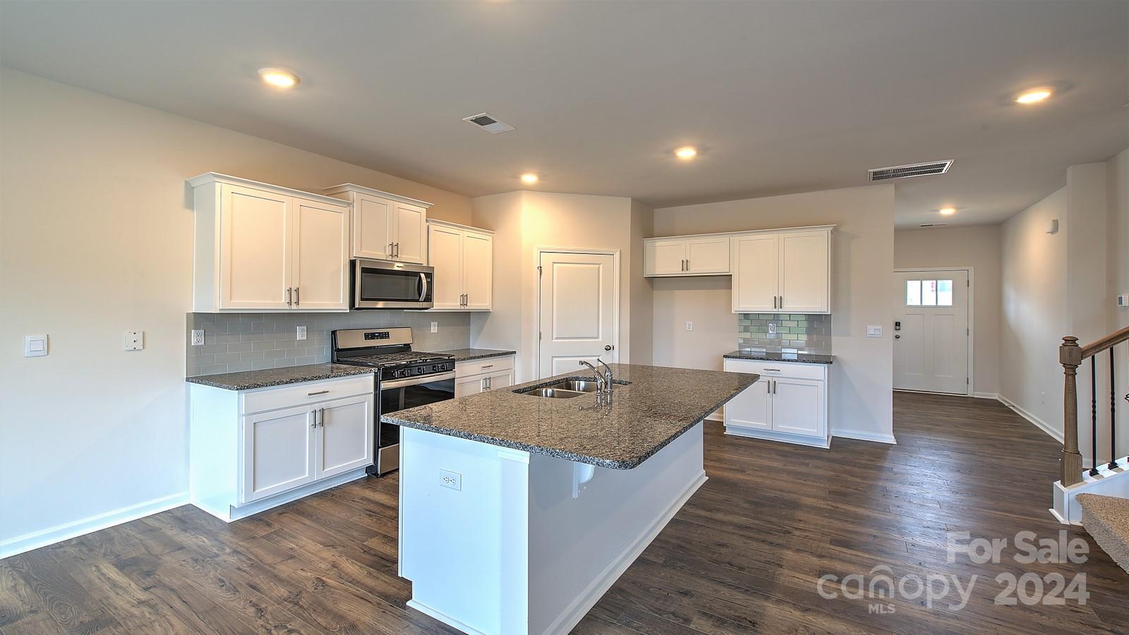 572 Country Oak Drive Property Photo 12