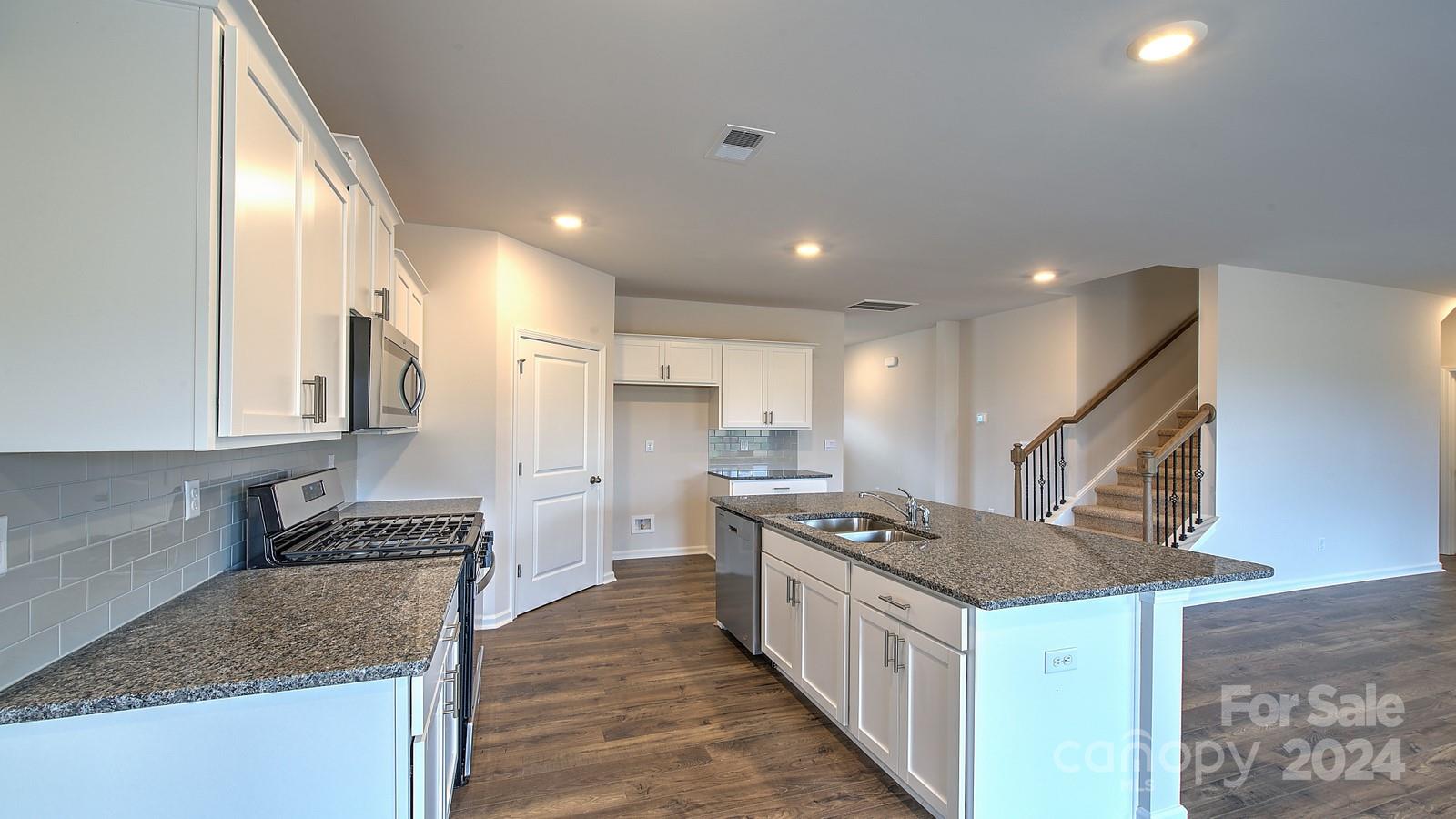 572 Country Oak Drive Property Photo 13