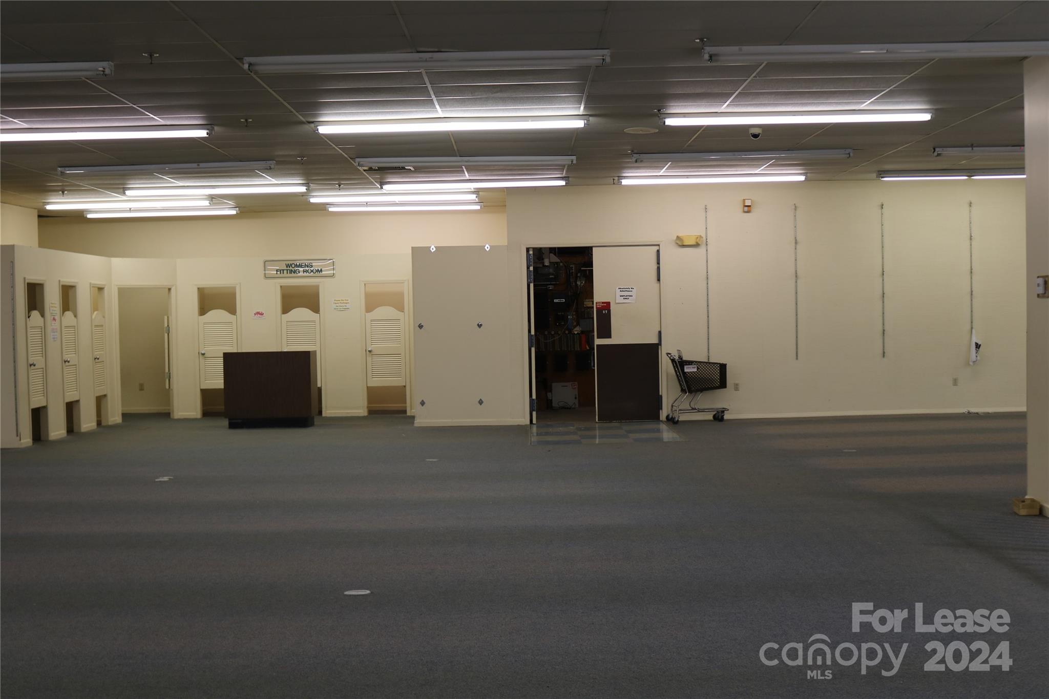 6600 N Tryon Street Property Photo 12