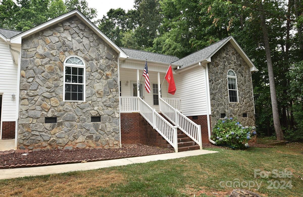 179 N Hazelwood Drive Property Photo 1