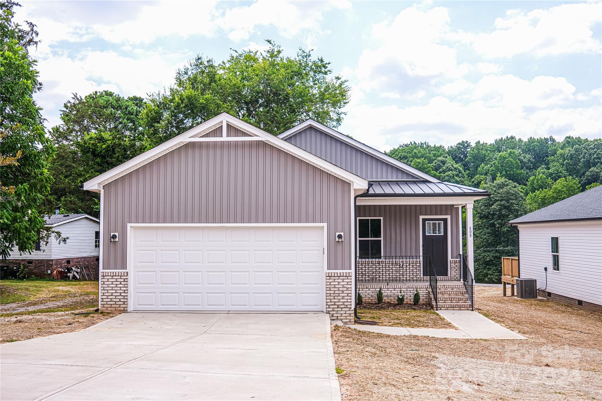 608 Wyoming Drive Property Photo 2