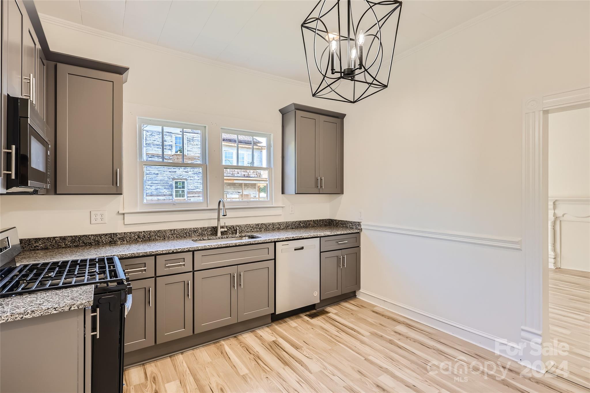 1228 N Main Street Property Photo 5