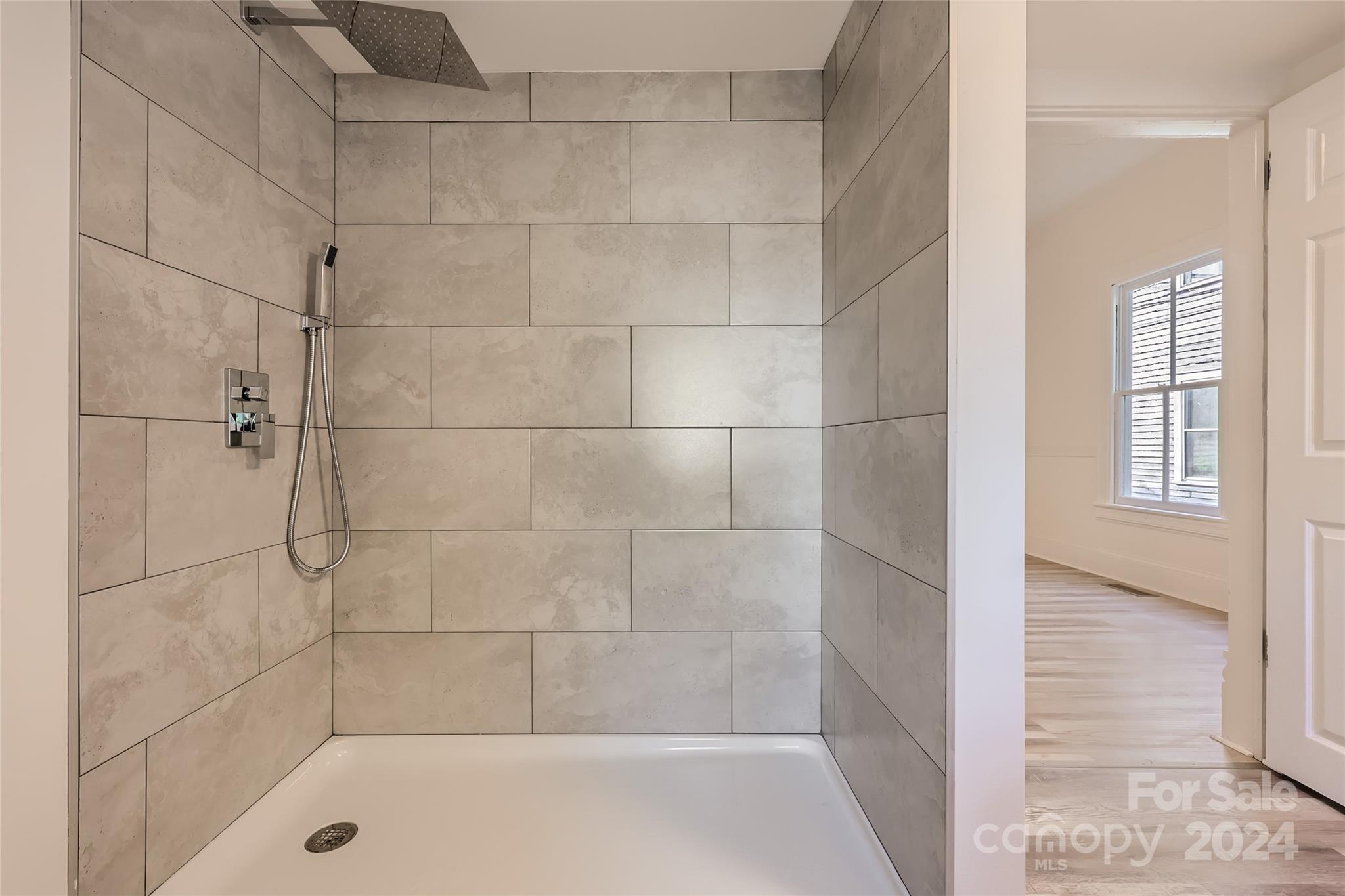 1228 N Main Street Property Photo 12