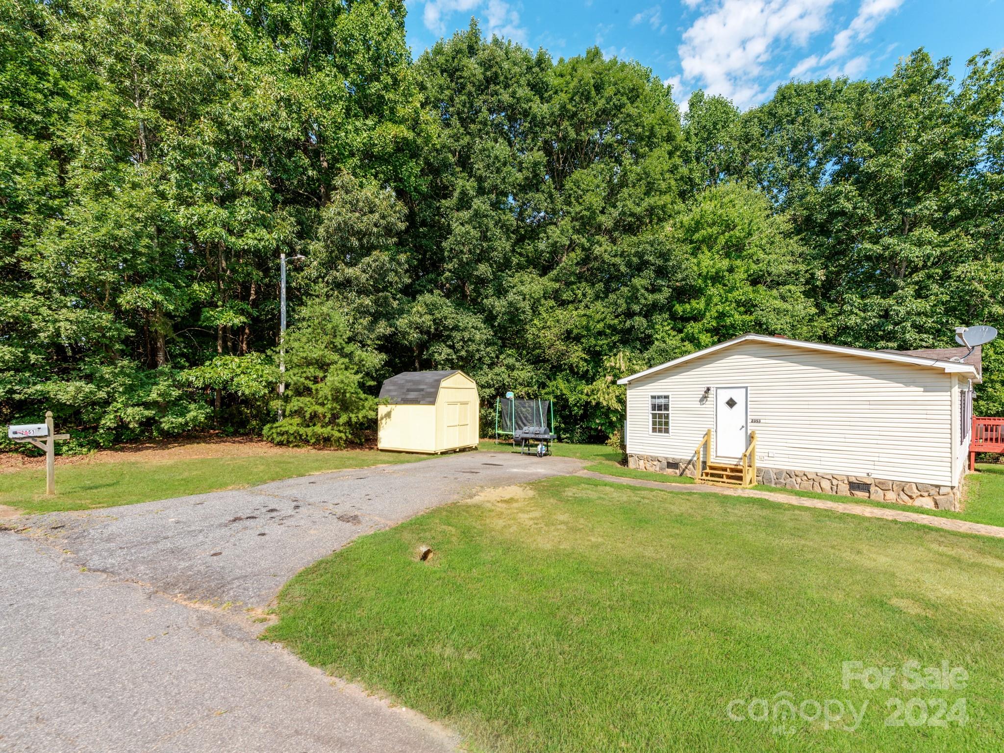 2353 Sweet Pea Lane Property Photo 4