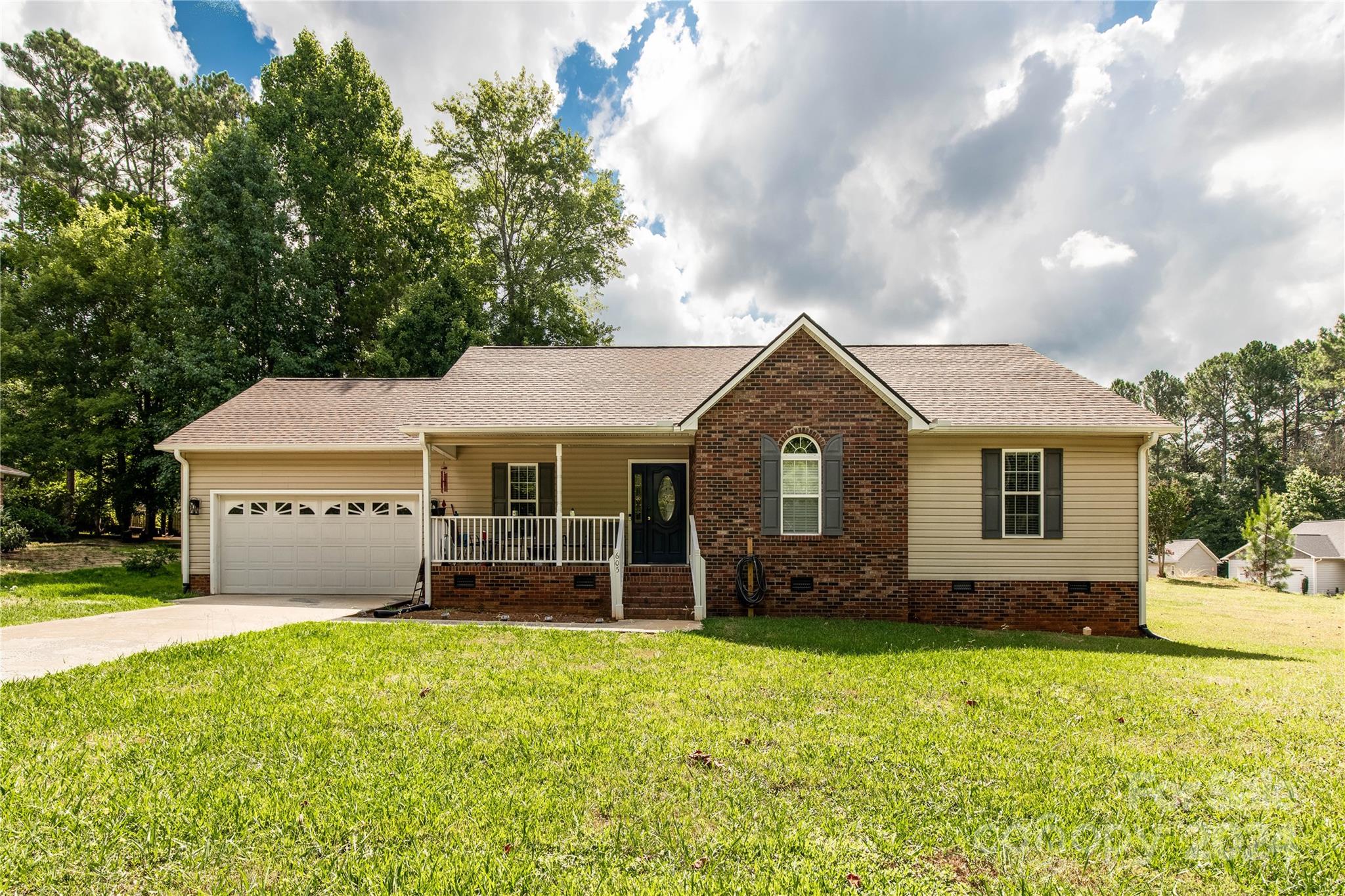 605 Hunters Way Property Photo 1
