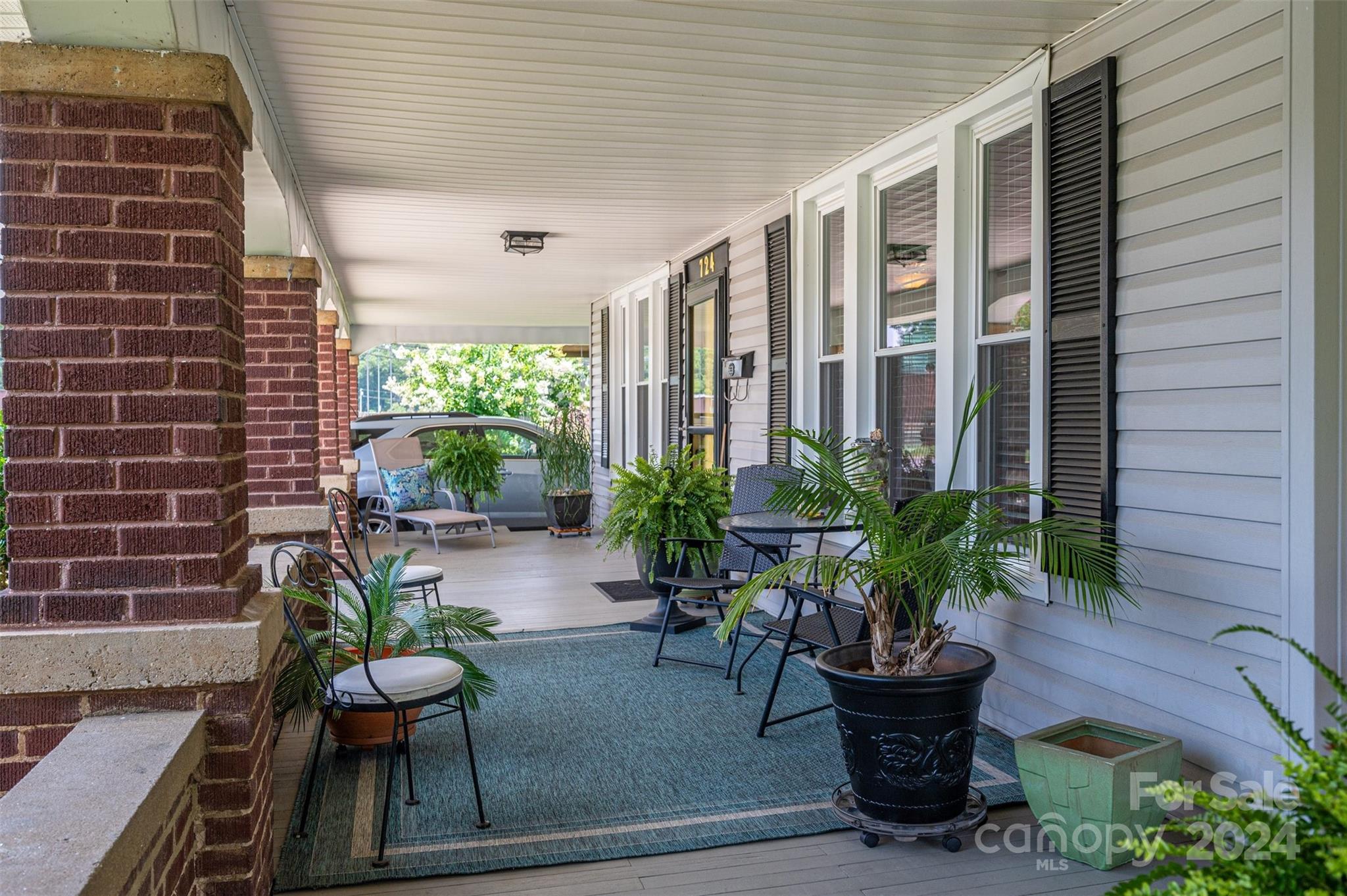 724 N Aspen Street Property Photo 5