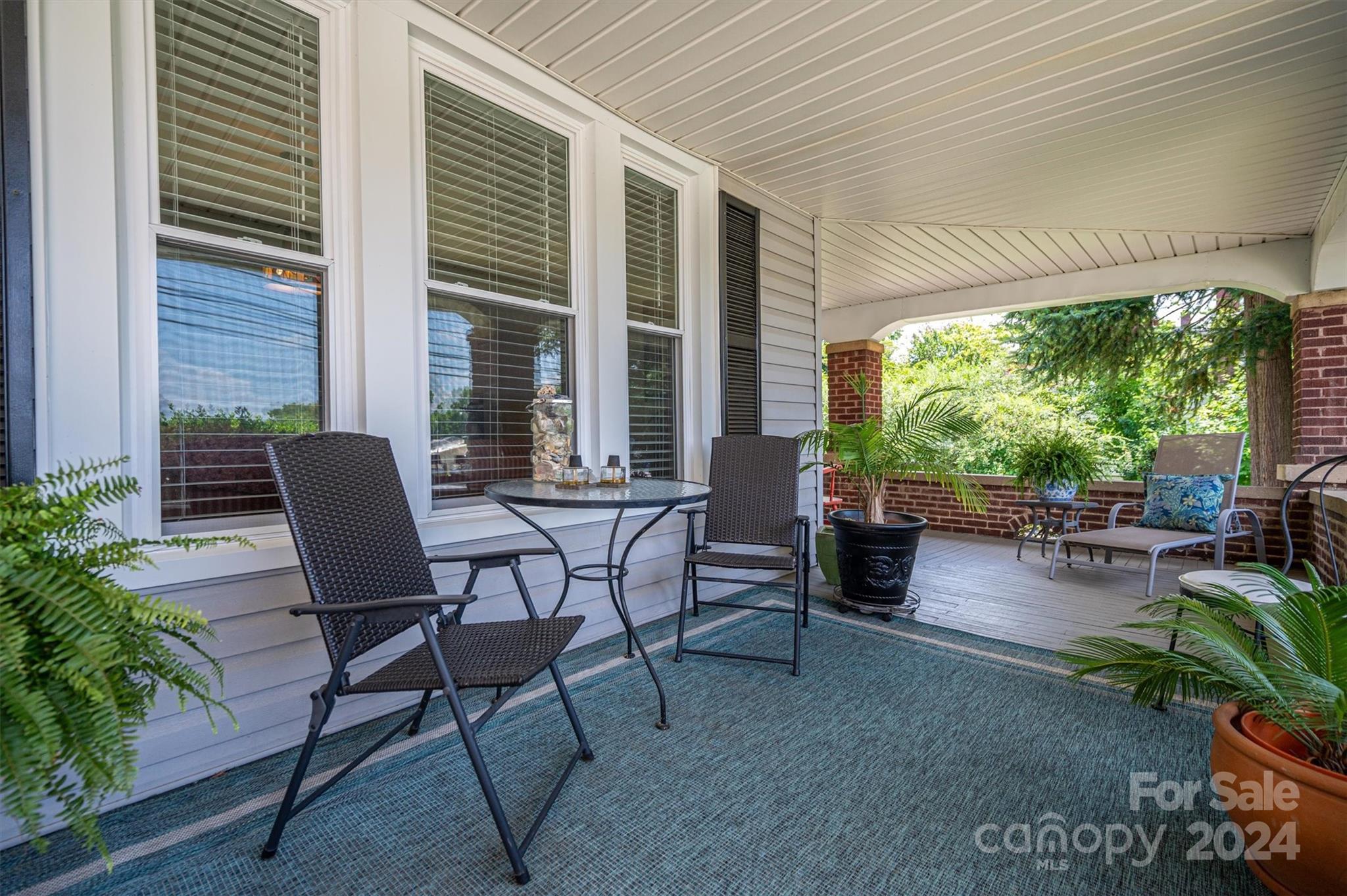 724 N Aspen Street Property Photo 6