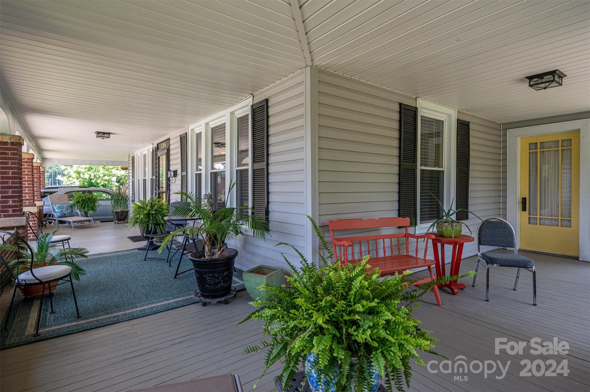 724 N Aspen Street Property Photo 7