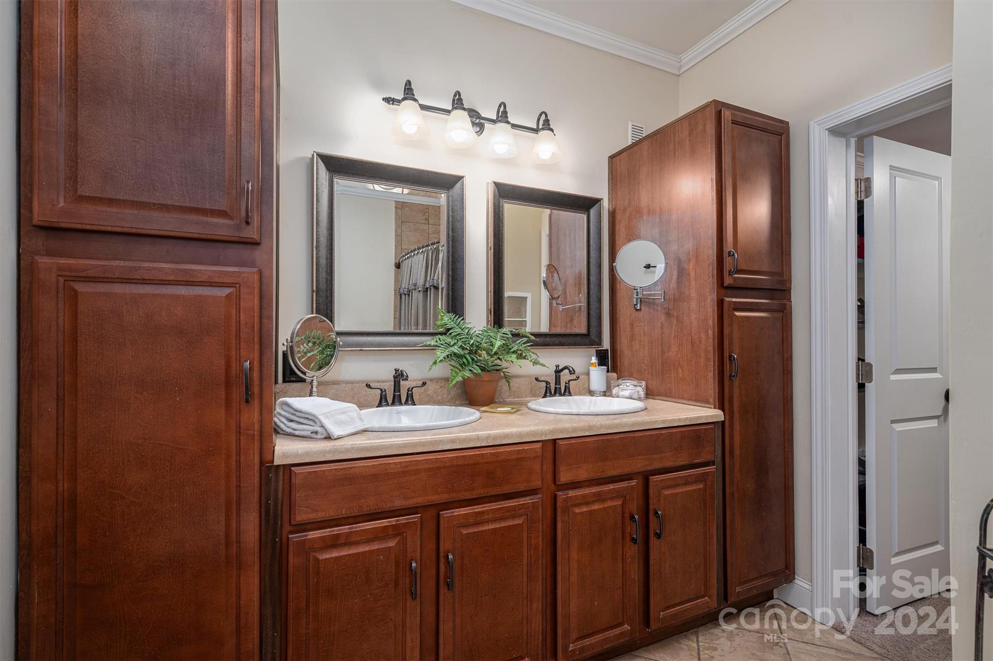 724 N Aspen Street Property Photo 26