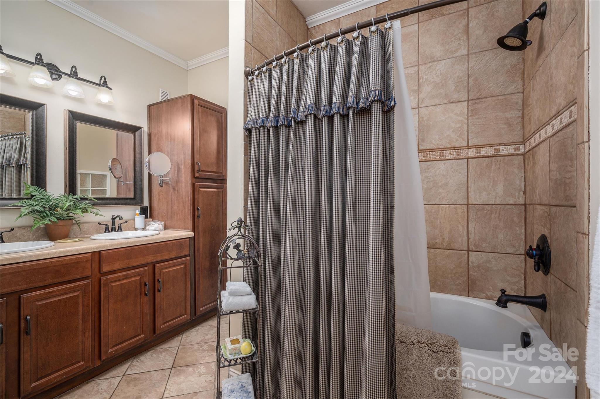 724 N Aspen Street Property Photo 27