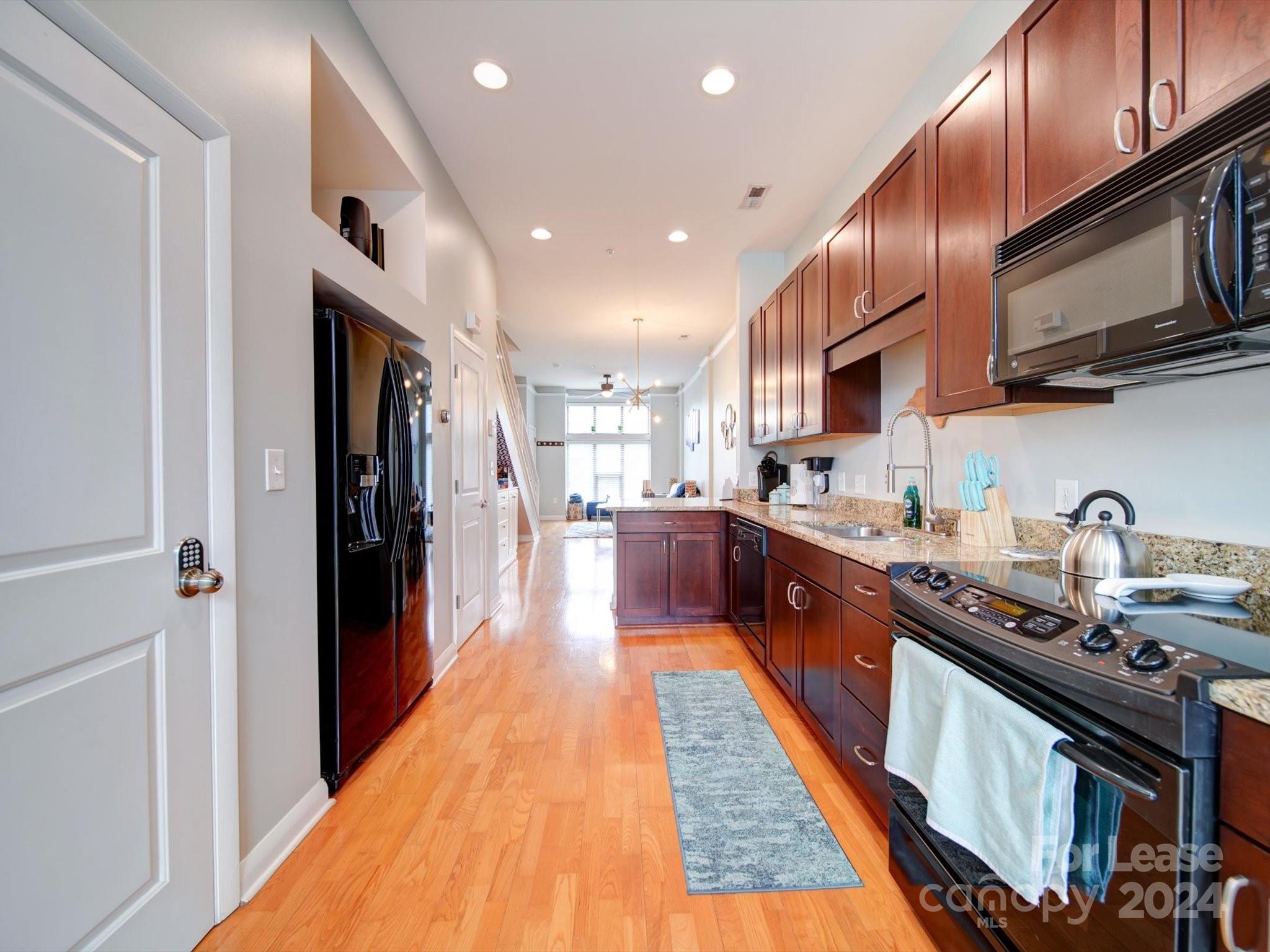 546 New Bern Station Court Property Photo 20