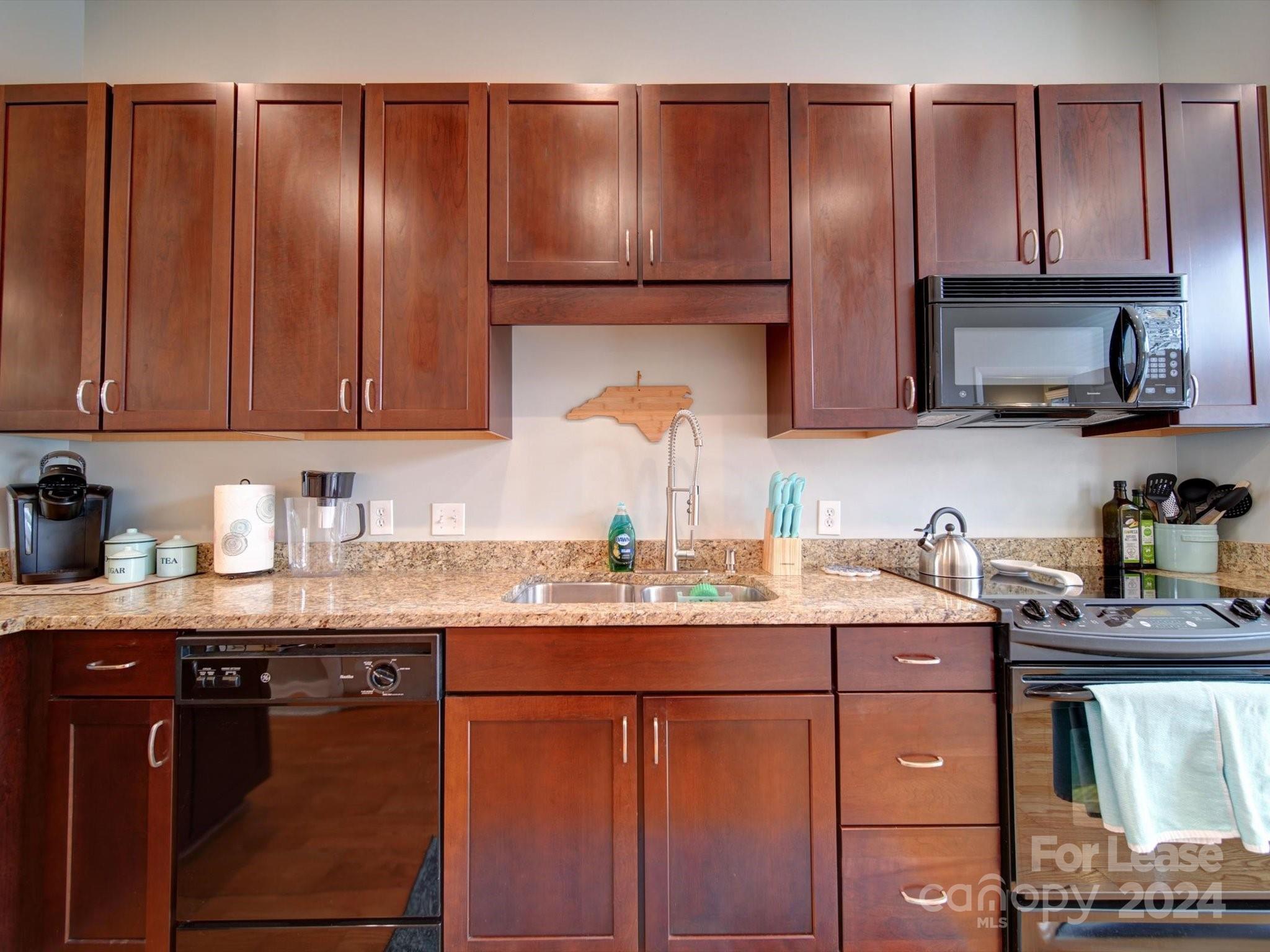 546 New Bern Station Court Property Photo 32