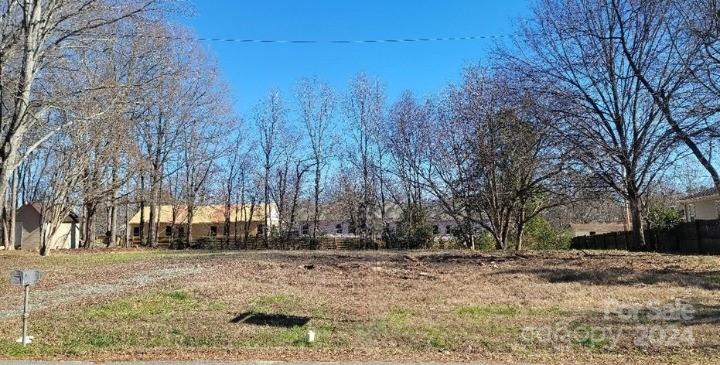 19512 Meridian Street Property Photo 8