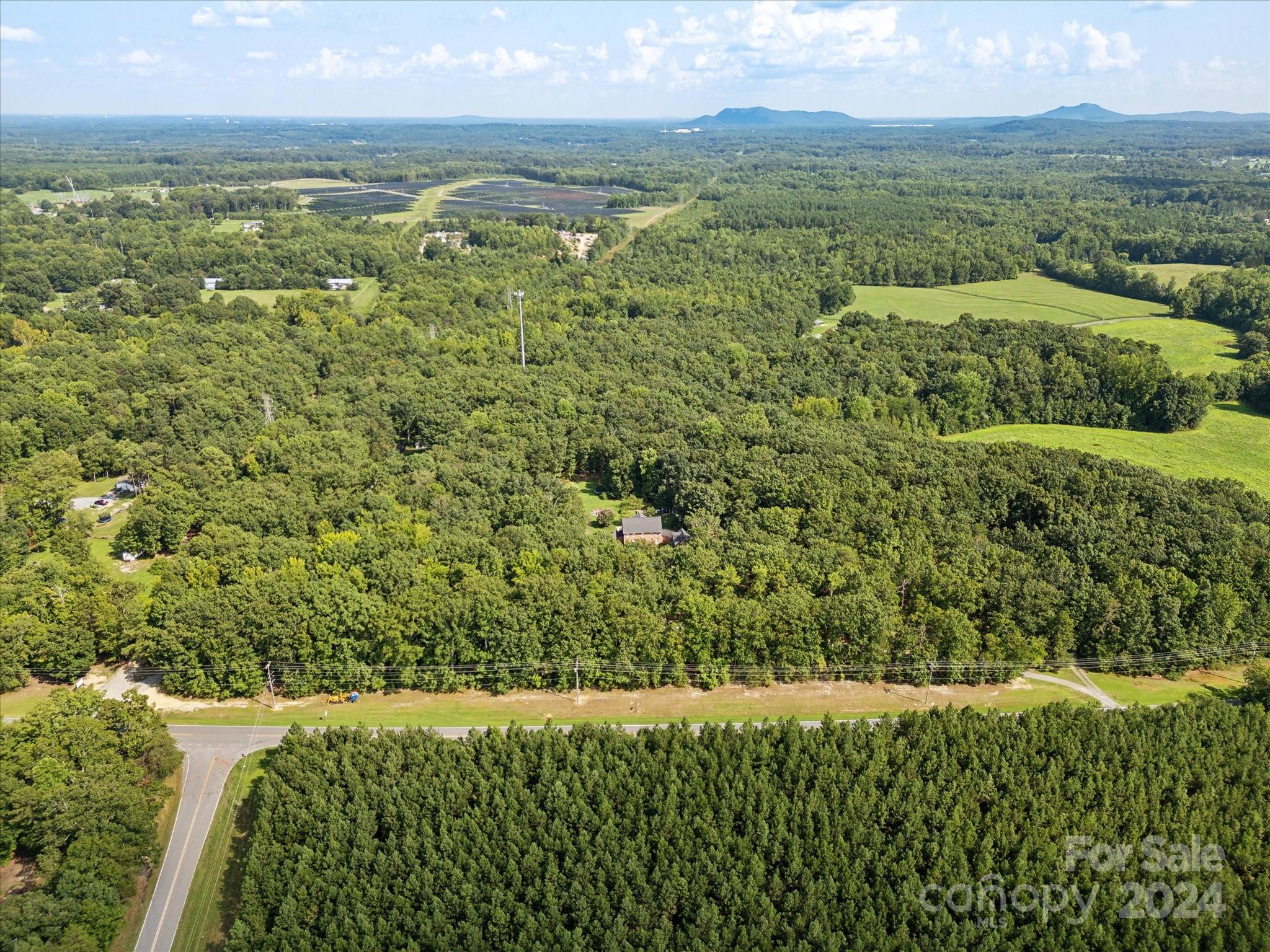 2198 County Line Road Property Photo 2