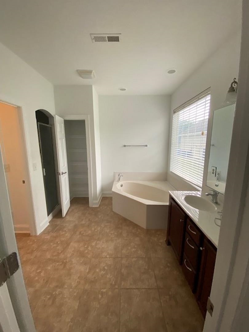 333 William St. Property Photo 18