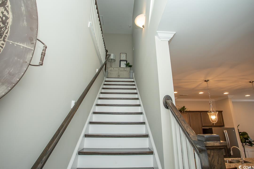 852 Iris St. Property Photo 7
