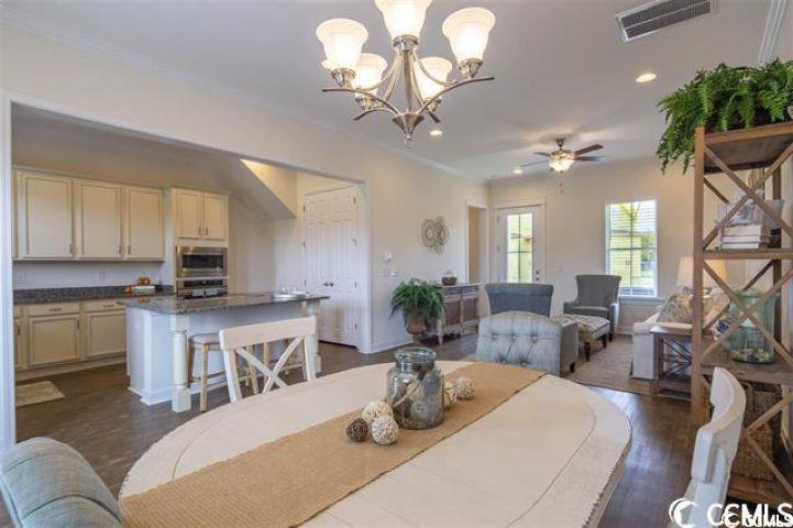 2810 Cook Circle Property Photo 4